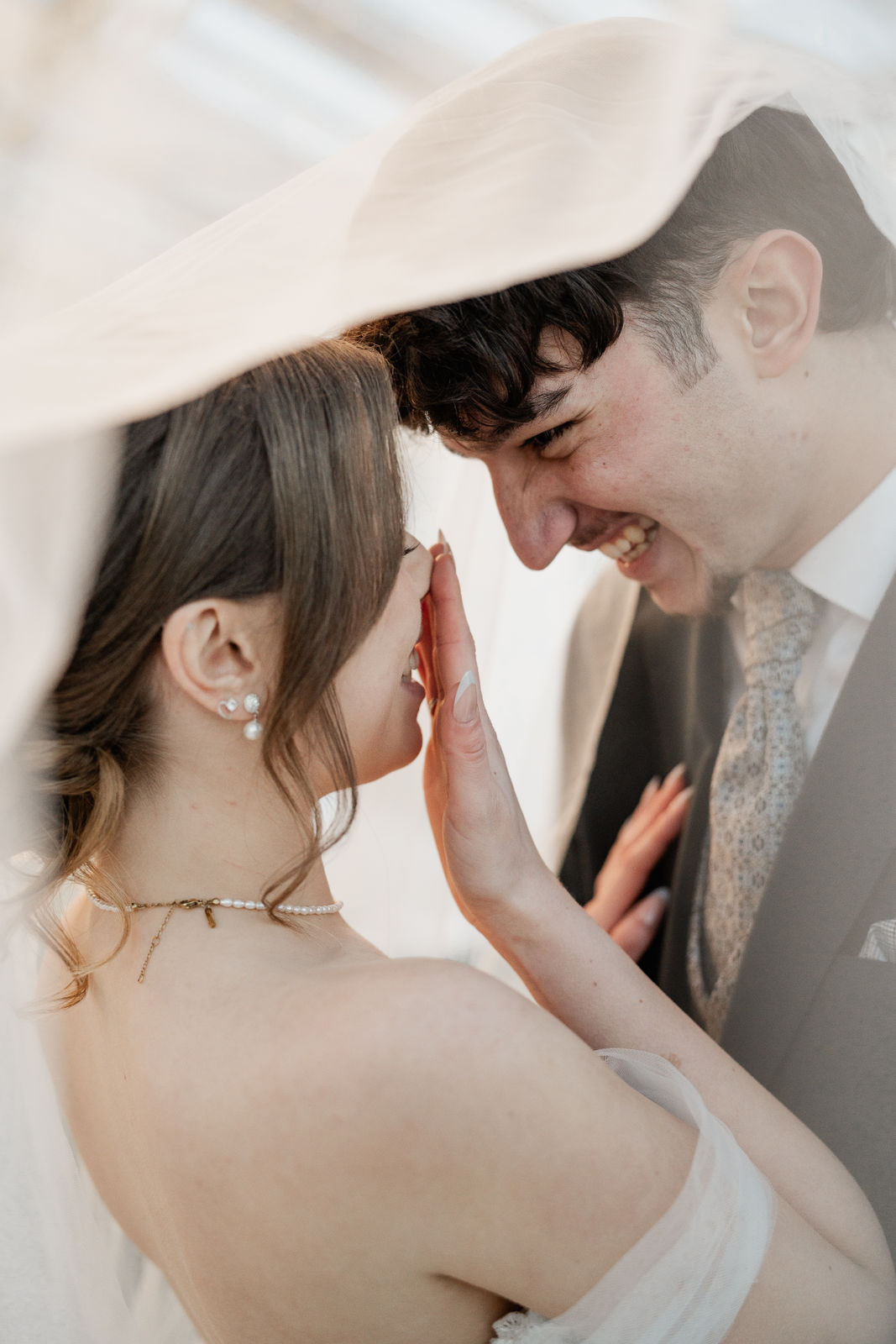 Brautpaar unter dem Schleier