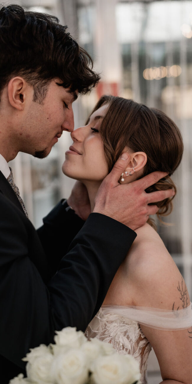 küssendes Brautpaar