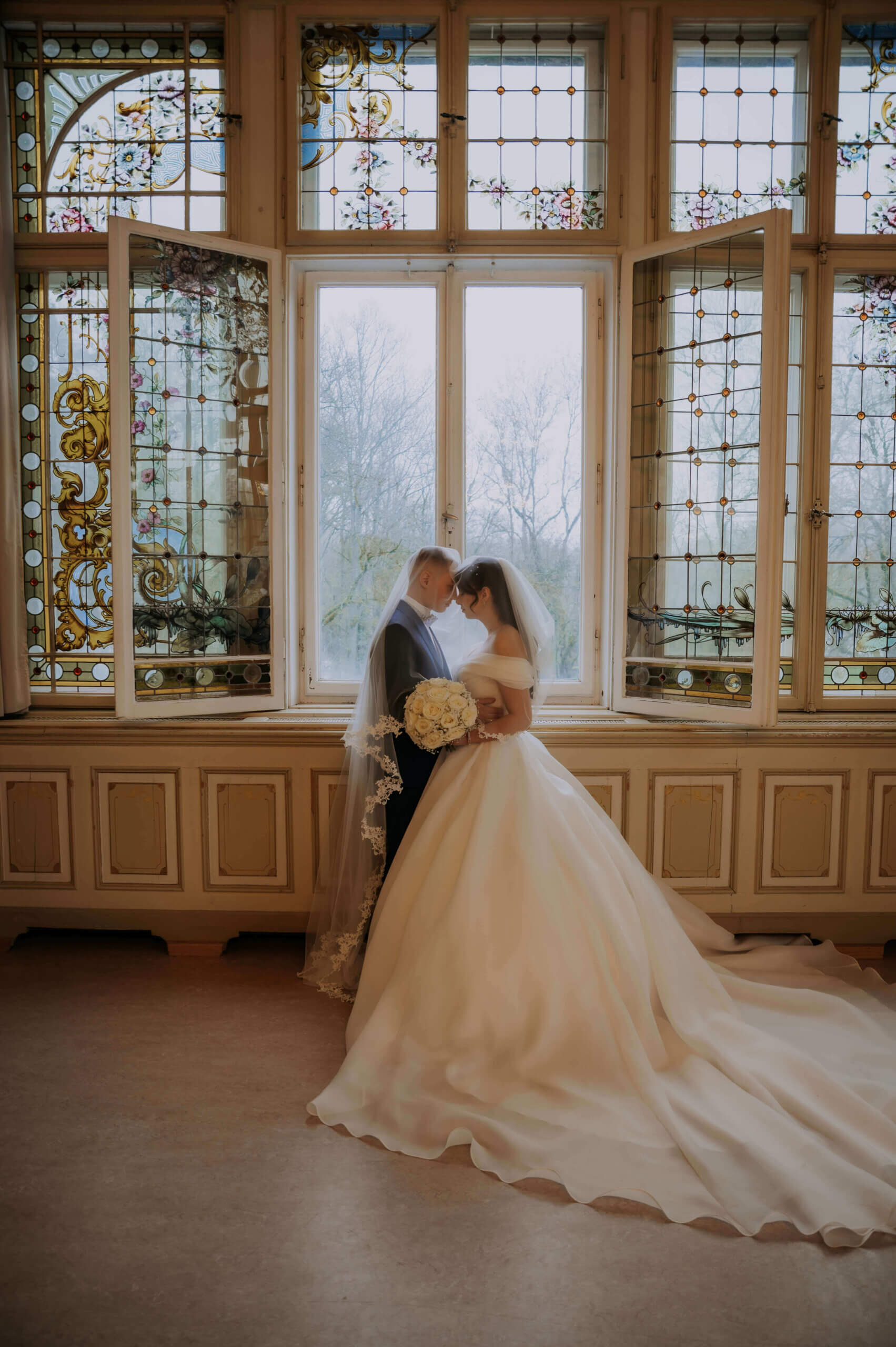 Brautpaar im Sisi-Stil Hochzeitsplaner Bayern